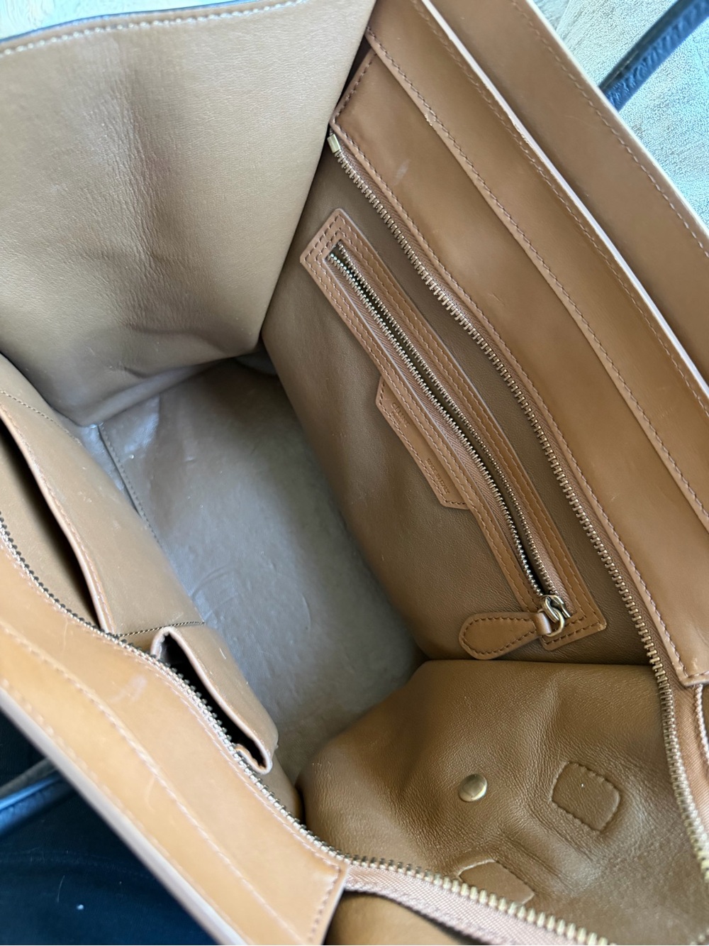 Tri-Color CÉLINE Luggage Medium Leather Tote Bag — Brown, White & Black - Picture 8 of 8